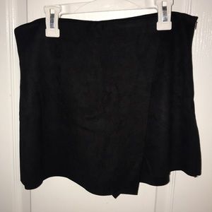 Vestique black skort